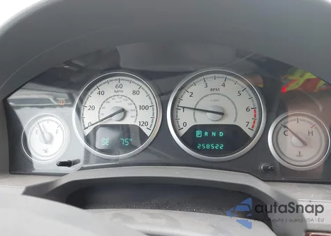 2010 Chrysler Town & Country Touring z USA, uszkodzony, nr VIN 2A4RR5D10AR229096